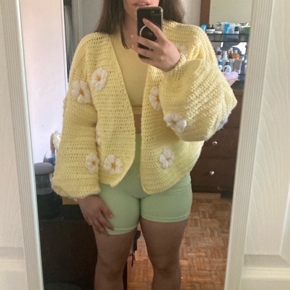 Oversized Crochet daisy cardigan - Picture 2 of 4